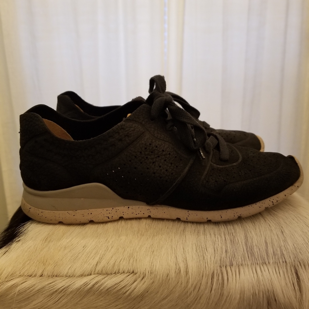 Ugg Tye Sneaker Tennis Shoes - Picture 3 of 3